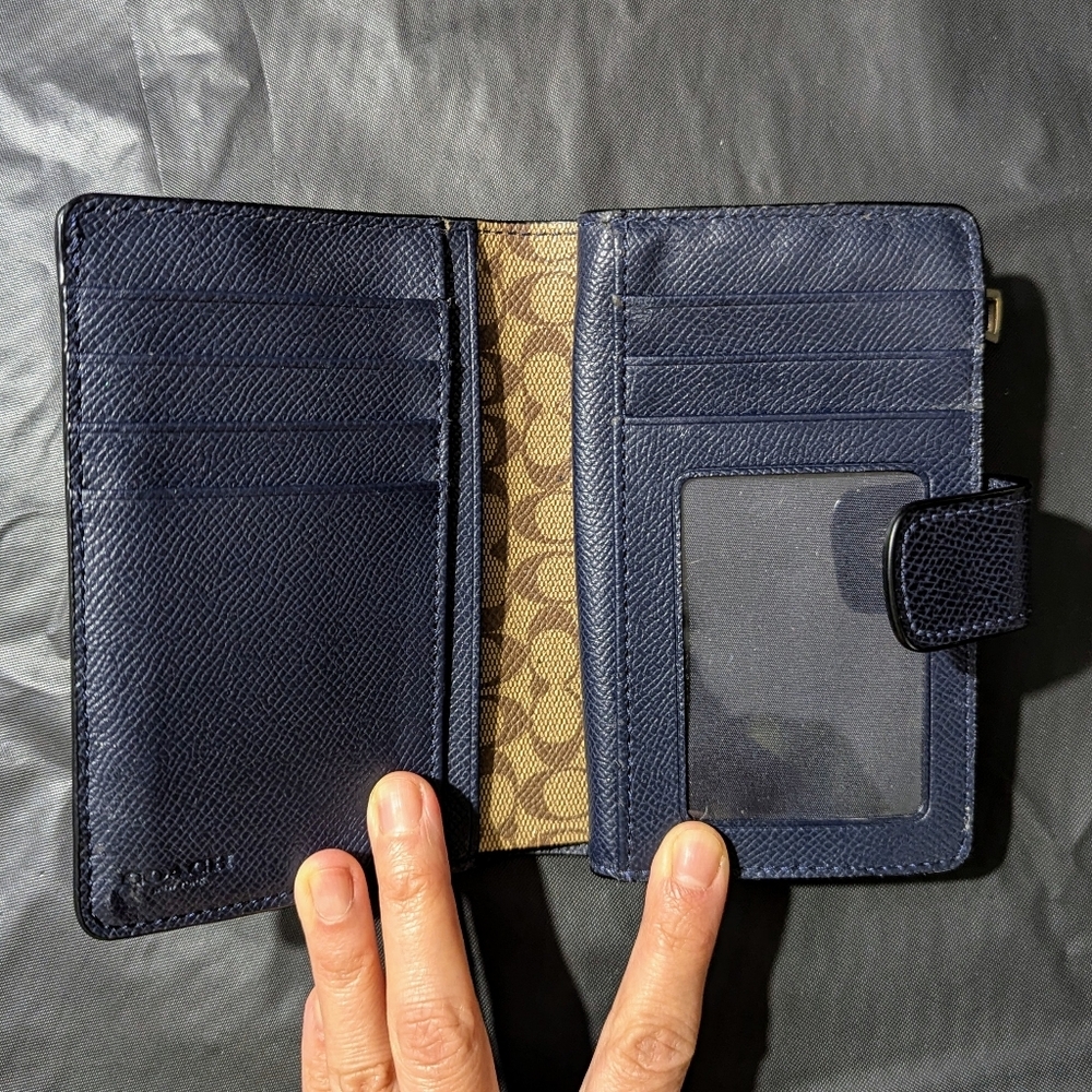 Coach Cross-grain Leather Corner Zip Wallet in Navy Midnight - Picture 2 of 5